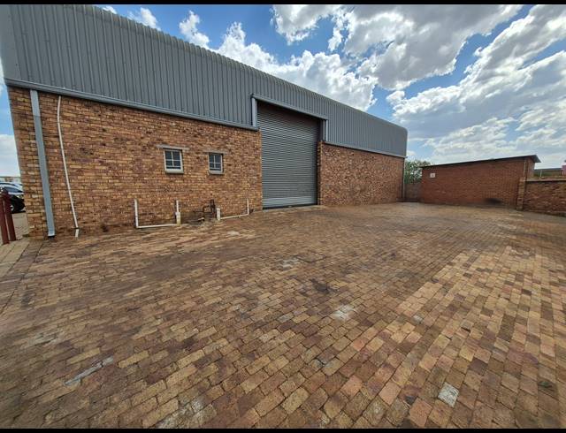 300M² FACTORY FOR SALE IN ANDERBOLT